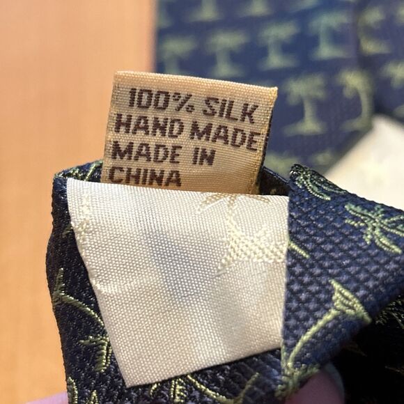 Off Island By Tommy Bahama Neck Tie. Navy With Palm Trees. 100% Silk. Tropical - Picture 5 of 6